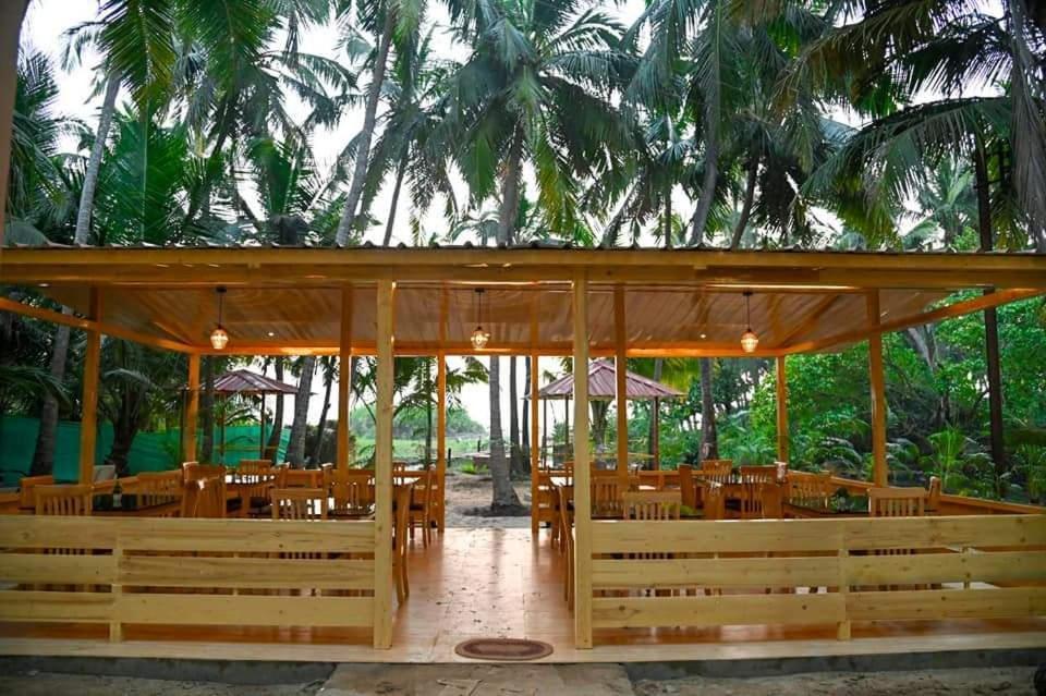 Sunlight Beach Resort Bhogwe Extérieur photo