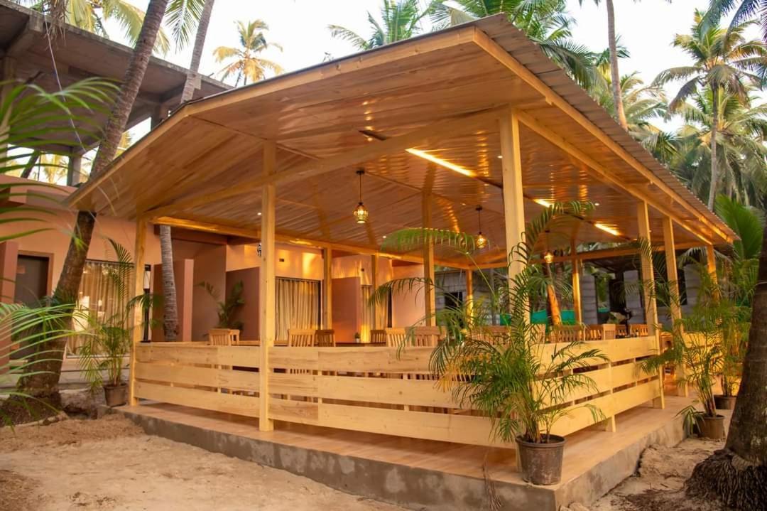 Sunlight Beach Resort Bhogwe Extérieur photo