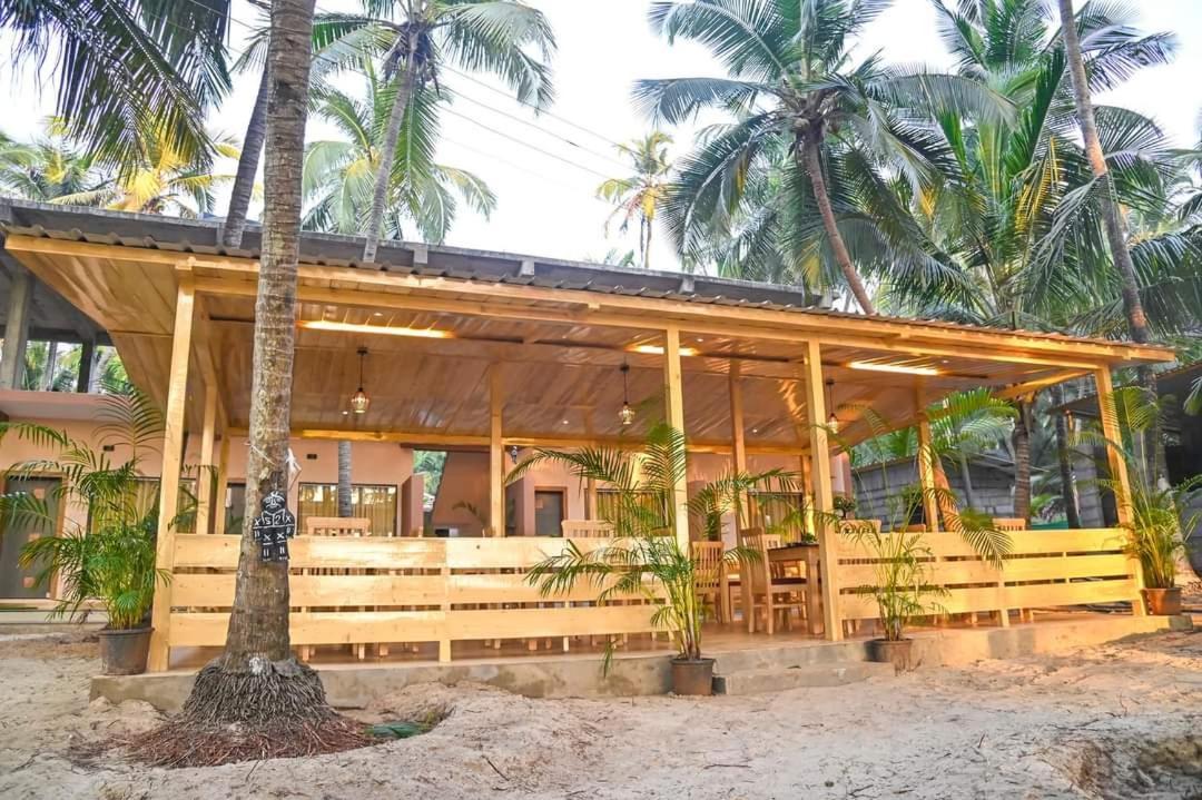 Sunlight Beach Resort Bhogwe Extérieur photo